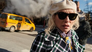 Η Ντέμπι Χάρι ως απόλυτη Βασίλισσα της Νέας Υόρκης από τον σκηνοθέτη της «Ιστορίας γάμου»