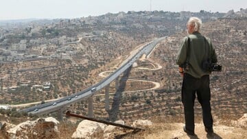 Πίσω κι από τις δυο μεριές του τείχους: Ο Γιόζεφ Κουντέλκα στους Αγίους Τόπους