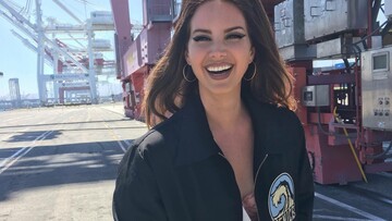 «The Lanatics»: Οι πωρωμένοι φανς της Lana Del Rey στέλνουν μηνύματα αγάπης στην κορυφαία τραγουδίστρια