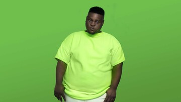 Ο Tevin Evans είναι επαγγελματίας plus size μοντέλο και δηλώνει έτοιμος να καταρρίψει τα πρότυπα της μόδας