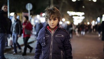 «Χαστούκισέ την!»: Πέντε αγόρια δίνουν τις πιο ουσιαστικές απαντήσεις για την εξάλειψη της βίας κατά των γυναικών