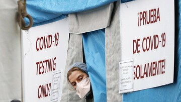 Γιατί οι αρνητές του κορωνοϊού είναι χειρότεροι από τον ίδιο τον ιό;