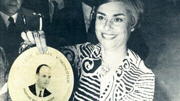 Το εθνικό πιάτο - Τα πτυχία του Αδαμάντιου Ανδρουτσόπουλου