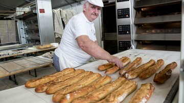 Πώς φτιάχνονται οι πεντανόστιμες γαλλικές μπαγκέτες;