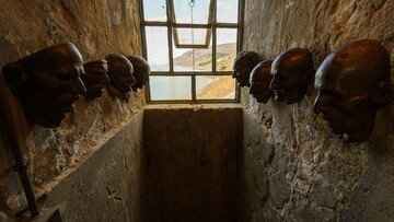 Τα νεκρικά προσωπεία αγωνιστών του '21 που δημιούργησε ο Κωστής Βελώνης
