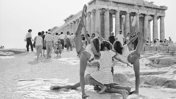 Τουρίστες στην Ακρόπολη τα καλοκαίρια των '80s
