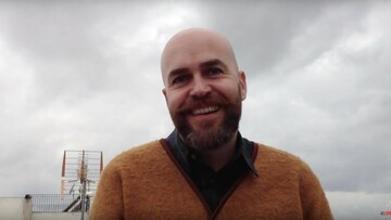 O Aνδρέας Αγγελιδάκης στην ταράτσα