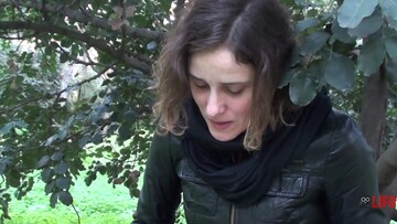 H Αγγελική Παπούλια διαβάζει ένα ποίημα του HO PE