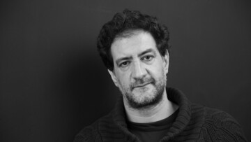 «Τι κάνει ένας σκύλος στο διάστημα;»: Ο ποιητής Γιάννης Στίγκας διαβάζει το ποιήμά του Sputnik 2017