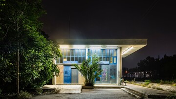 Τα Δυτικά Προάστια τη νύχτα. Φωτογραφίες του Γιάννη Αντωνόπουλου.