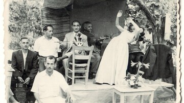 Πρωτάνοιξα τα μάτια μου σ' ένα χωριό της Μυτιλήνης τον Οκτώβριο του 1915