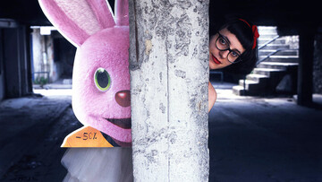 Κάτω από τη γέφυρα.