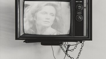 Καλλίτερα να βγει με μια πόρνη, παρά να τον δείτε ηδονοβλεψία