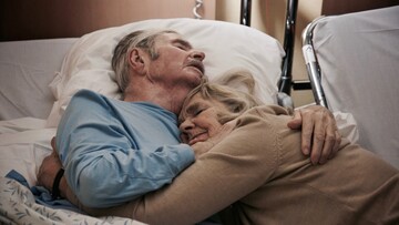 Άλμπατρος, Amour, oλόγυρα στη λίμνη