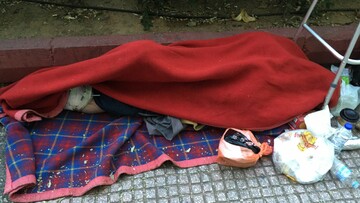 Παραμονή Χριστουγέννων, Οδός Πανεπιστημίου