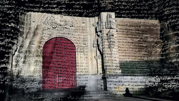 Ο Charles Sandison ξεναγεί το κοινό στην έκθεση «Garden of Light» με ένα βίντεο