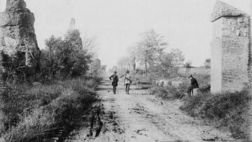 Η Via Appia στη Ρώμη, και ο τάφος του Σενέκα.
