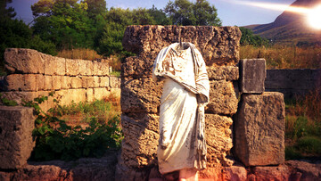 Η υπερώριμη ποιότητα της Αρχαίας Κορίνθου. Από τη Βασιλική Πλιάτσικα.