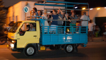 CAR-ΠΟΥ-SEE: The Wandering Nighthouse.