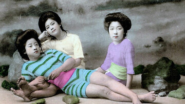 Η φαντασιωμένη θάλασσα. Γκέισες και Μάικο (δόκιμες) της εποχής Meiji (1886 - 1912) με περιβολή παραλίας.