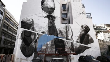 To καινούργιο mural του INO στο κέντρο της Αθήνας