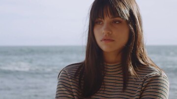 Όταν η όμορφη Gabriella ακούει για πρώτη φορά το καινούργιο τραγούδι των Haunt