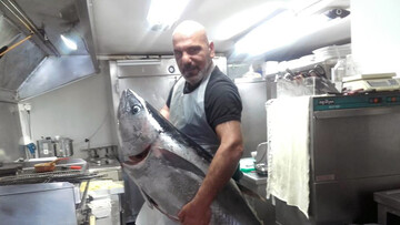 Η ταβέρνα του Δημήτρη του καράφλα