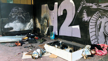 Ποιός βάζει φωτιά στα σπίτια των αστέγων ;