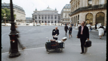 Ο έλληνας καστανάς της πλατείας της 'Οπερας