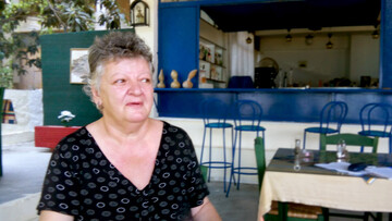 Η κυρία Μαρία απ' τη Σάμο μαγειρεύει καθημερινά για τους πρόσφυγες