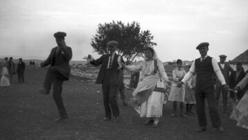 Γαμήλιος χορός στα Παραπούγγια Βοιωτίας το 1924: η αυστηρή ποίηση μιας παλιάς Ελλάδας