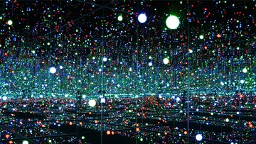 Ο παράξενος, εκθαμβωτικός κόσμος της Yayoi Kusama