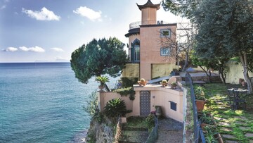Βίλα La Pagoda στη Νάπολη: ένα αρχιτεκτονικό όνειρο στο κύμα της Νάπολης