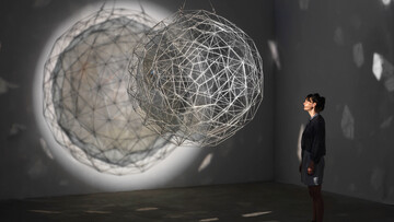 Η έκθεση του Olafur Eliasson στο Λονδίνο παρουσιάζει την πραγματικότητα από μια ολοκαίνουργια οπτική