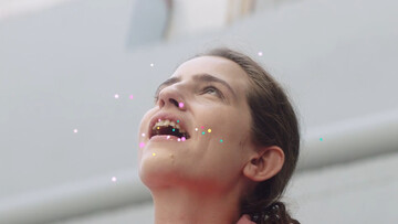 Cosmic Candy: Μια ελληνική ταινία για τις καραμέλες που έσκαγαν στο στόμα αλλά με τα χρόνια έγιναν τερηδόνα