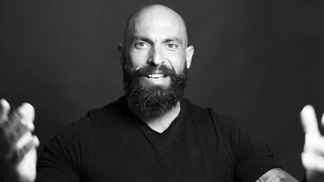 Κωσταντίνος Λοΐζου: «Νιώθω απίστευτη ευχαρίστηση να κάνω τον κόσμο να πιστεύει στον εαυτό του»