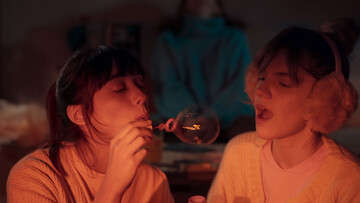 «Sad Girl Weekend»: Online πρεμιέρα στο LIFO.gr για τη βραβευμένη μικρού μήκους ταινία