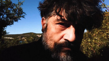 «Χαλεπάς»: Δείτε τη μικρού μήκους ταινία του The Boy και της Αργυρώς Χιώτη