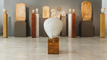 Τα μνημειώδη κεραμικά του Theaster Gates στο Μουσείο Μπενάκη