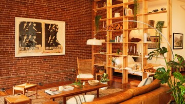 Μία Interior Stylist αναδιαμορφώνει ένα παλιό λοφτ με vintage και DIY επιπλα