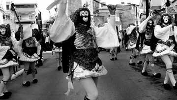 Γιανίτσαροι και Μπούλες στη Νάουσα. Γιώργος Παπαδόπουλος.