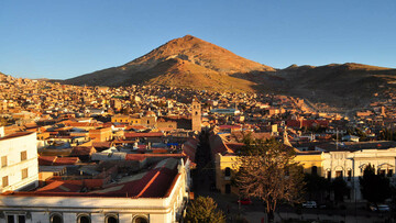 Μέσα στα καταρρέοντα ανθρακωρυχεία του Cerro Rico 
