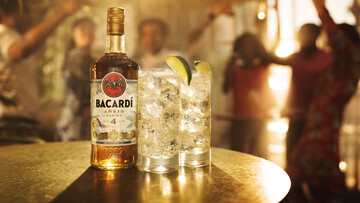 Δοκιμάζοντας τα πιο legendary Bacardi cocktails του Πατρινού Καρναβαλιού