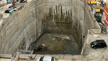 Η τρύπα στο Κολωνάκι. Του Σωκράτη Σωκράτους