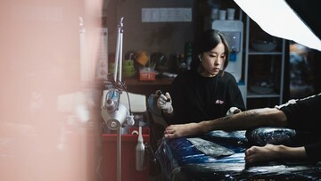 Γνωρίστε τις γυναίκες tattoo artist που αμφισβητούν τους αυστηρούς νόμους της Ν. Κορέας