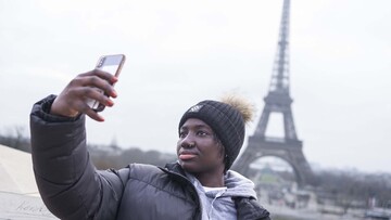 Rokhaya: Η Μαύρη Πάνθηρας του TikTok 