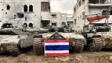"Καημένοι στρατιώτες, εξαντλήθηκαν με το να μας βομβαρδίζουν"