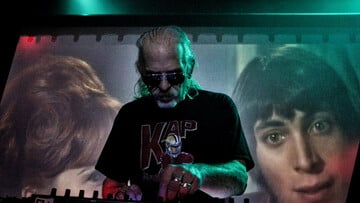 66 ετών Dj
