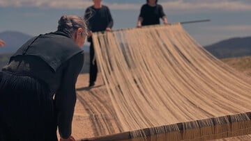 Στην Σαρδηνία οι γυναίκες κρατάνε την παραδοσιακή τέχνη της ύφανσης σαν φυλαχτό