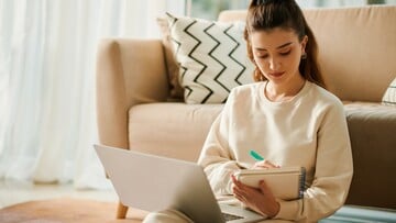 Προπτυχιακές σπουδές από την άνεση του σπιτιού σου στο Ελληνικό Ανοικτό Πανεπιστήμιο 